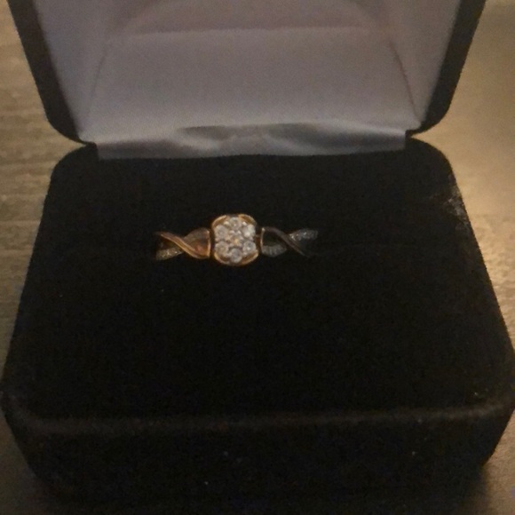 Diamond ring - Picture 2 of 3
